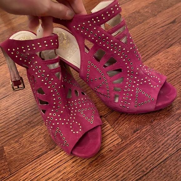 Detailed Vince Camuto Peep Toe Heels - Picture 3 of 5